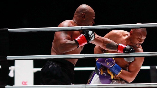 Duel Mike Tyson vs Roy Jones Jr